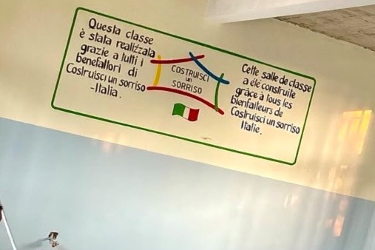 Una nuova aula per i bambini della comunità di Kizito - Costruisci un sorriso